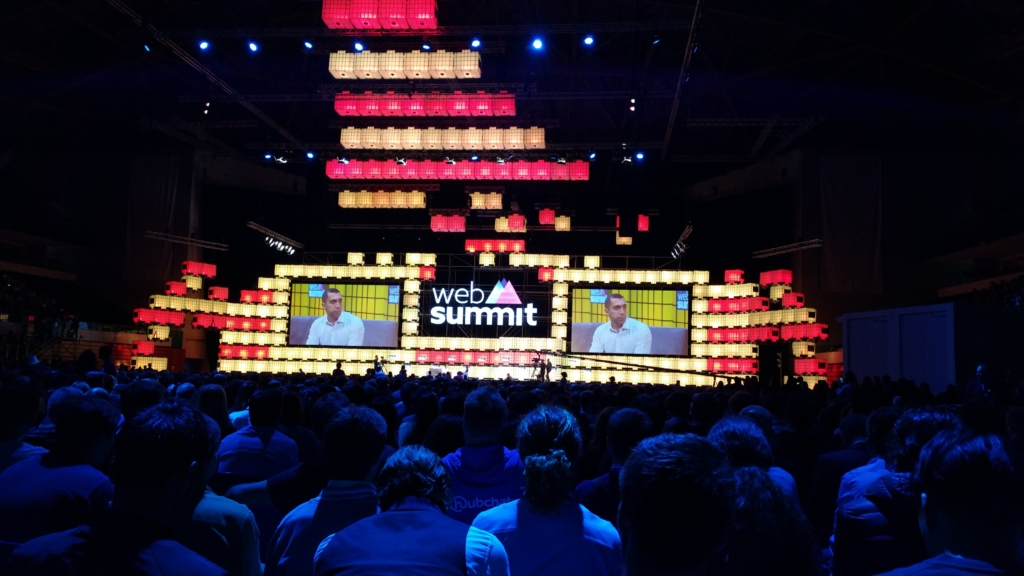 websummit_centerstage_tinder